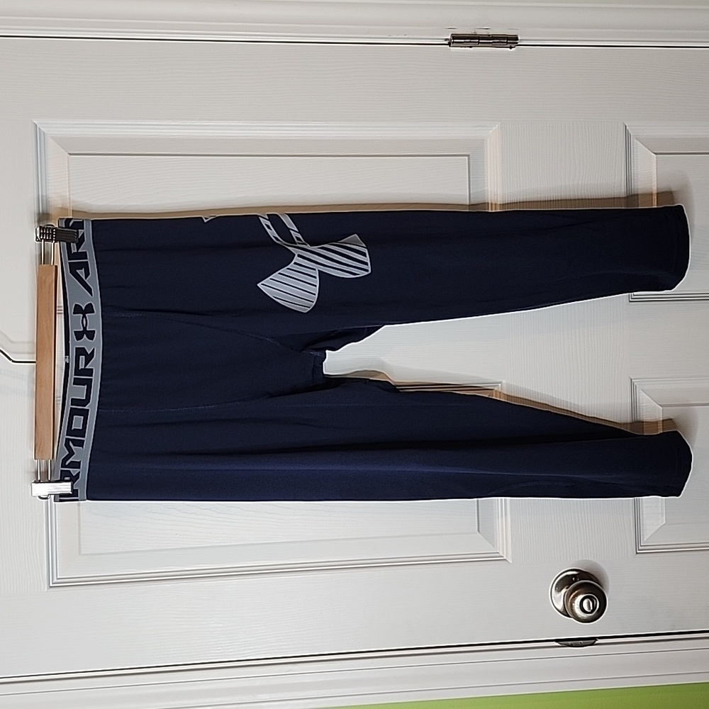 Under Armour Youth Boy HeatGear Logo 3/4 Leggings in Navy, YXL Fitted